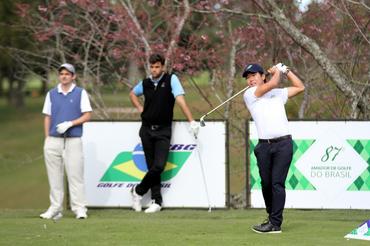 Nagayama lidera Brasileiro de Golfe; Brasil sai na frente na disputa internacional