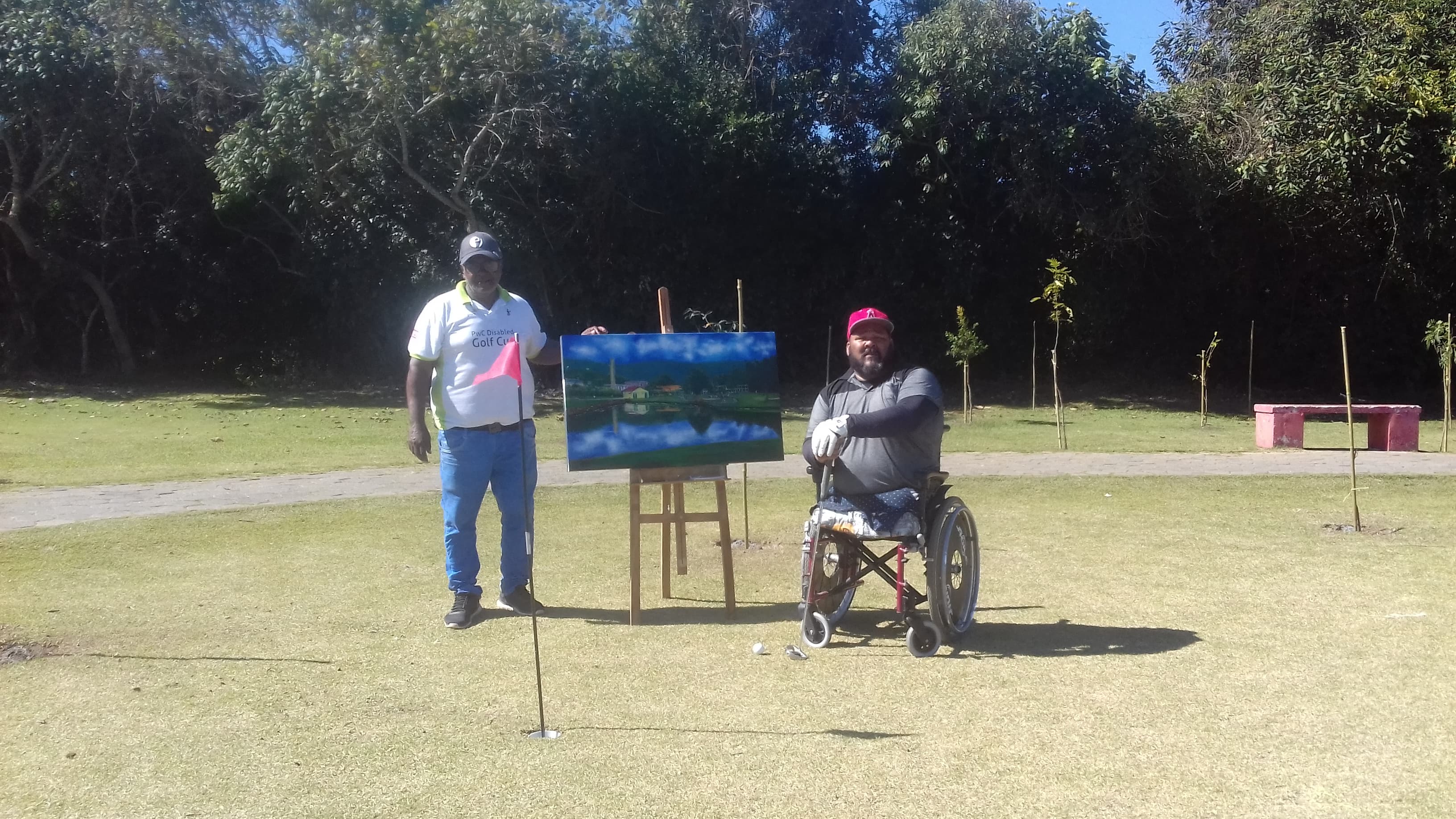 Ajuda para uma cadeira nova para o golfista e pintor Edilandio Silva