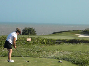 Carla Ziliotto e Pedro Costa Lima (Pepê) na liderança do 6º Campeonato Aberto da Federação Baiana e Capixaba de Golfe