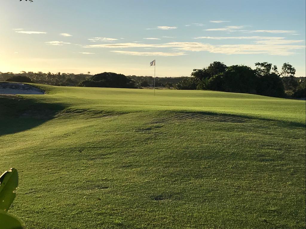 Campo de golfe do Iberostar Praia do Forte é reaberto na Bahia