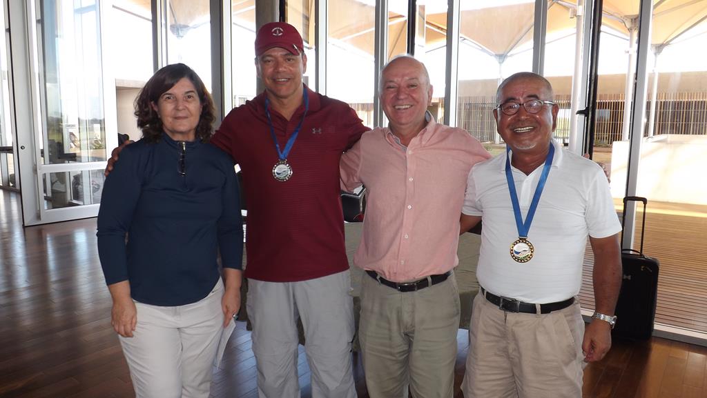 Campeões da Medalha Olímpica no campo olímpico no Rio de Janeiro