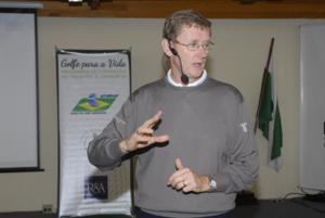 Confederação Brasileira de Golfe realiza programa de treinamento para profissionais de golfe com Tony Bennett