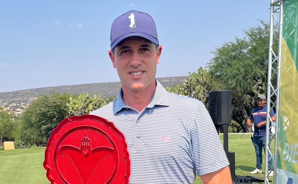 Alexandre Rocha é campeão do Tour Championship, em San Miguel de Allende, no México