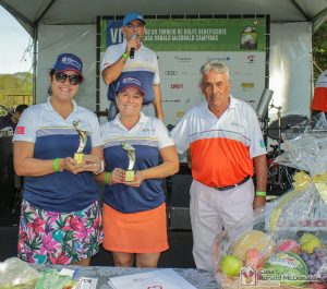 As campeãs Silvia Cardoso e Betina Mussi com Juan Leiva