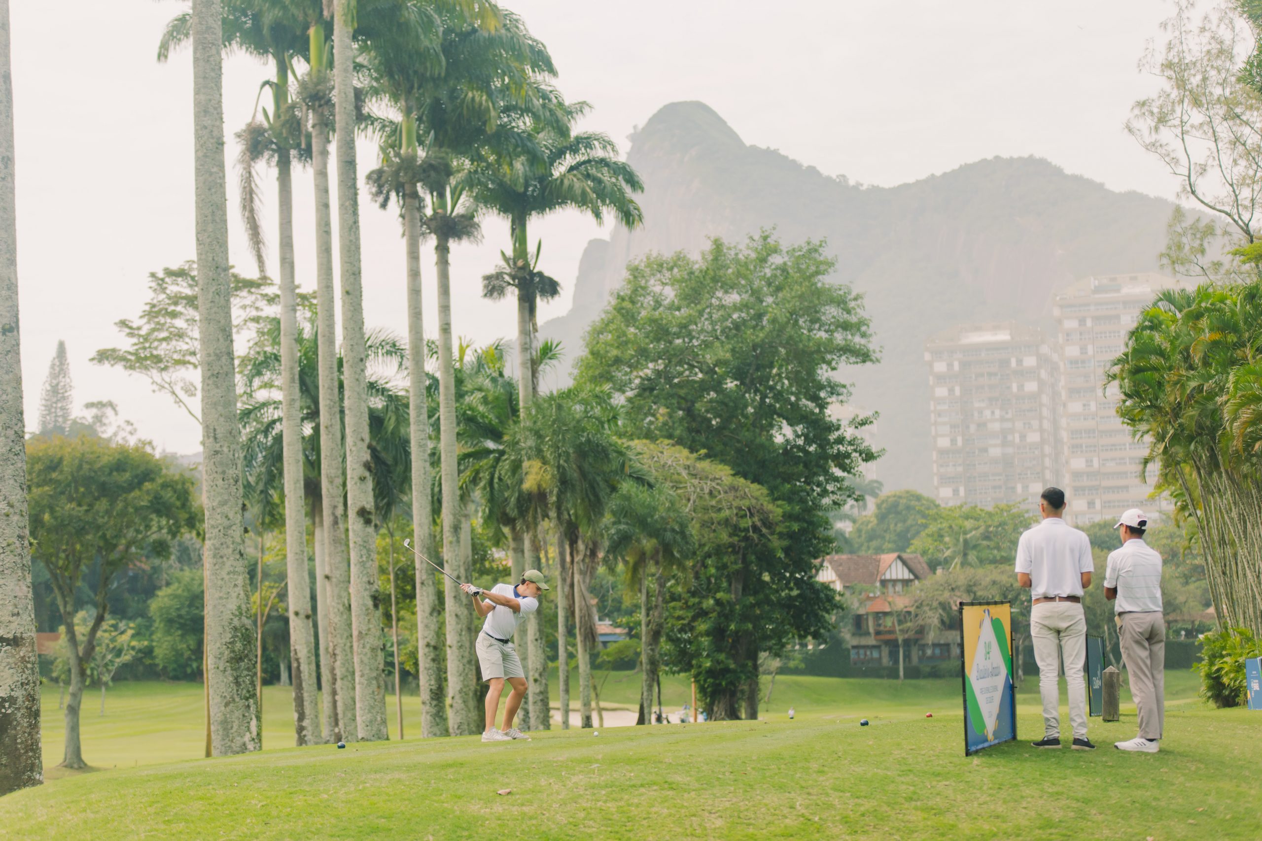 Eduardo Matarazzo e Isabela Hammond estão na liderança do 34º Campeonato Brasileiro Amador Pré-Juvenil e Juvenil