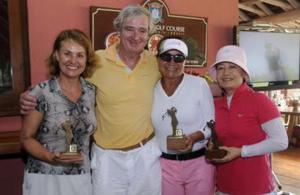 Karen Notter, Rita de Cassia Marcal e Jung Yoo com Reinold Geiger 