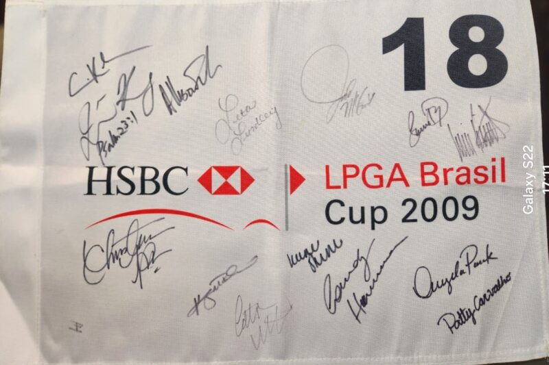 Bandeiras assinadas por golfistas famosos à venda