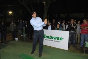 Giovane Gávio dá tacada no buraco 9 em busca do hole in one Foto: Zeca Resendes