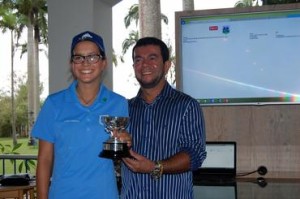 Lauren Gringerg e Wilson Souza, presidente do Lago Azul Golf Club 