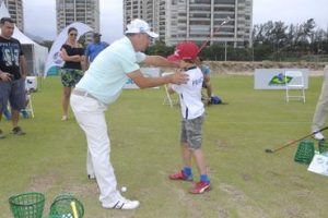 Aula de golfe no Campo Olímpico Foto: Zeca Resendes/CBG