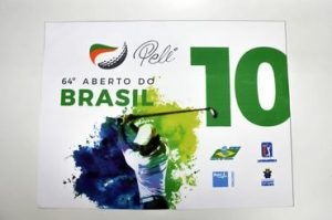 Bandeira do torneio autografada por Pelé será exposta e estará à venda 