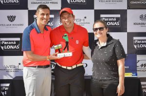 Denis Verá entre Miguel Palhota e Manuel Castro da KMV