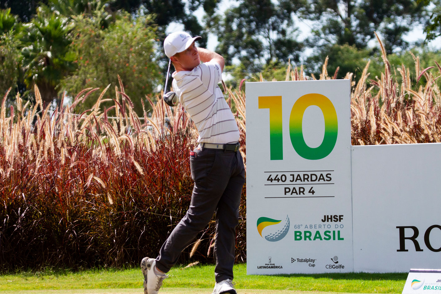 Neozelandês Charlie Hillier se mantém na liderança do 68° JHSF Aberto do Brasil