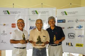 Shozo Karasawa, campeão sctach, e Hideaki Iijima e Sumio Ono, campeão e vice na categoria até 14