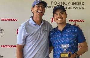 Ademir Mazon entrega premio ao campeão Armando Yoshiura