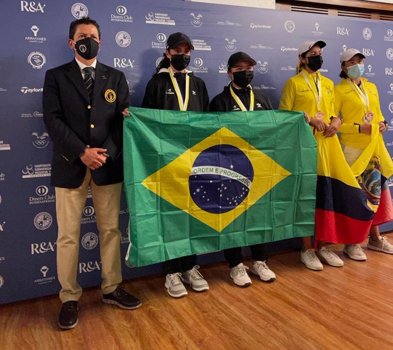 Parabéns a delegação brasileira com jovens golfistas no Equador