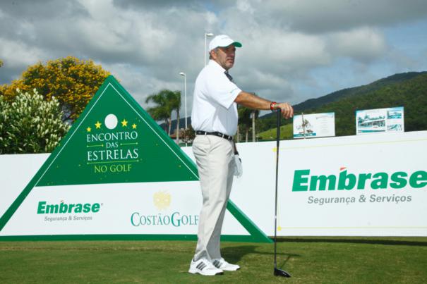 Músicos e atores disputam torneio da Embrase e Costão Golf