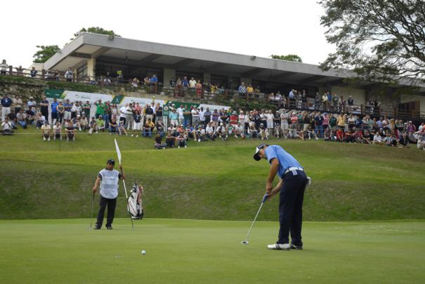 Argentino Clodomiro Carranza é o campeão do Aberto de Golfe do Brasil