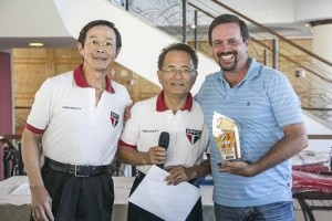 Lo Hsien, Eurico Kihara e Francisco Balint, campeão